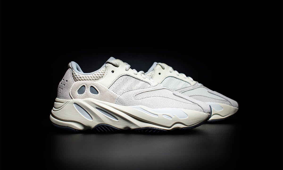 Top yeezy 700